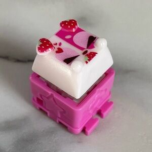 CLICKEEZ - Strawberry Treats - @YUMMYberry!